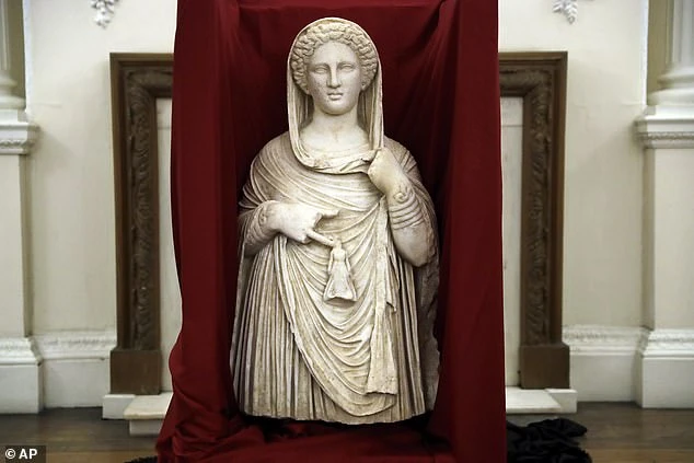 Some scholars believe that this type of grave statues was purposely constructed without legs so that they could not escape, thus providing permanent protection for the body buried beneath.