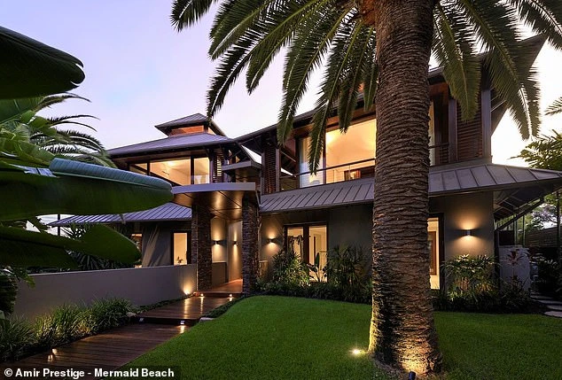 Go up: Last year, the Barbs showed their purchasing power by purchasing an $ 11.75 million Balinese-style mansion on the Gold Coast, with six bedrooms and 10 bathrooms