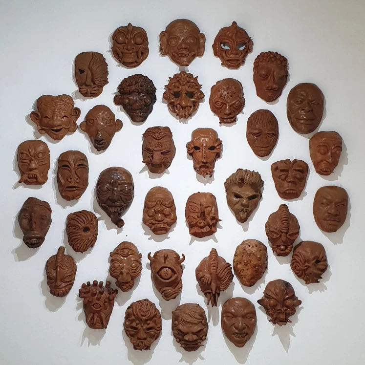 Artwork: “Topeng Pandemi” 2021-2022, an installation of terracotta masks made by Kelompok Seni Gotong Royong and schoolchildren, is on display at Pintu Saren Art Space.  (JP/Richard Horstman)