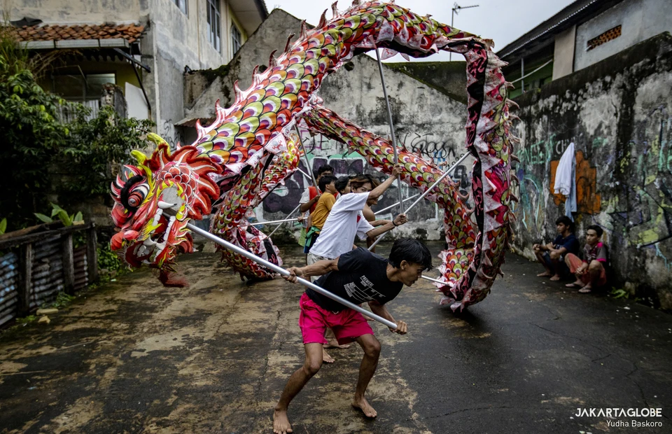 Dancers perform a Liong (dragon dance) during a practice at the Naga Merah Putih headquarters in Bogor, West Java, January 15, 2022. (JG Photo/Yudha Baskoro)
