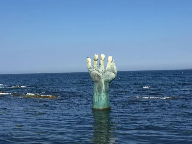 Sculpture by the sea, Cottesloe 2021