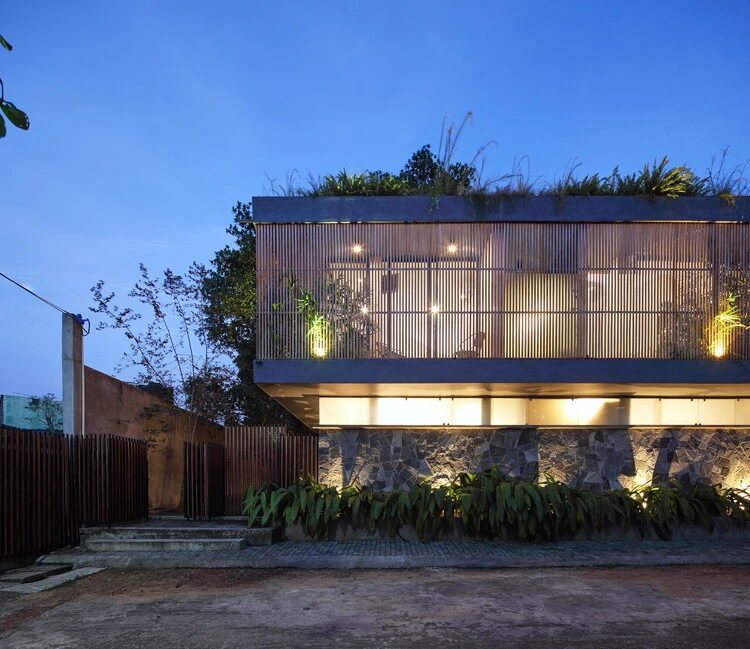 Screened Sculpture House / Anushka Dassanayake - Exterior Photography, Windows, Facade