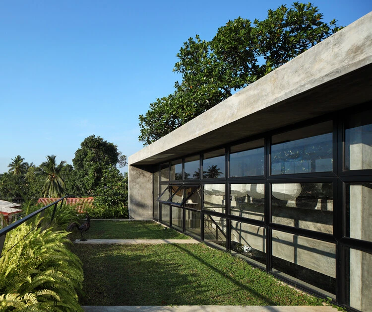 Screened Sculpture House / Anushka Dassanayake - Exterior photography, facade, windows