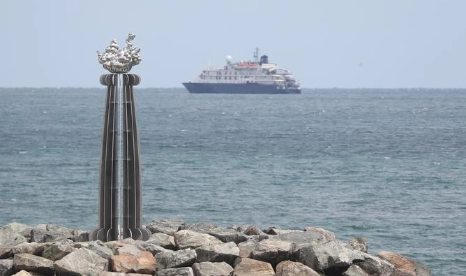 Sculpture by the Sea returns to Cottesloe this Friday 4 March.  Photo - (33) CHEE KIONG YEO