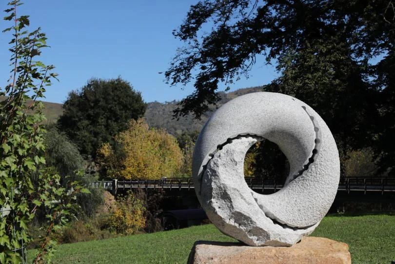 Sculpture by Keizo Ushio, Oushi Zokei.